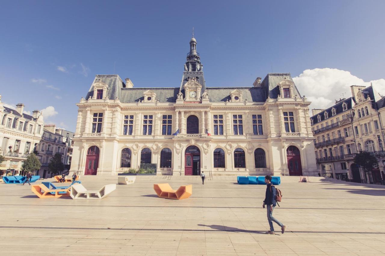 La Maison De La Liberte Suite Jeanne Barret Poitiers Exterior photo